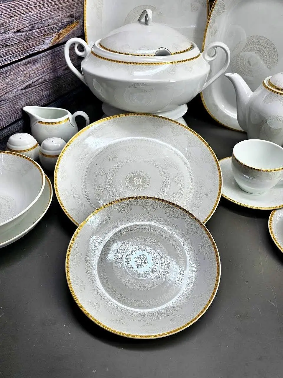 سرویس ۱۲نفره ۹۰پارچه چینی م...