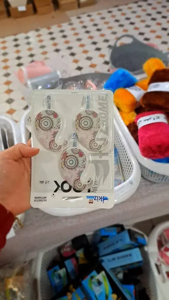 ✅️قلاب چسبونک
