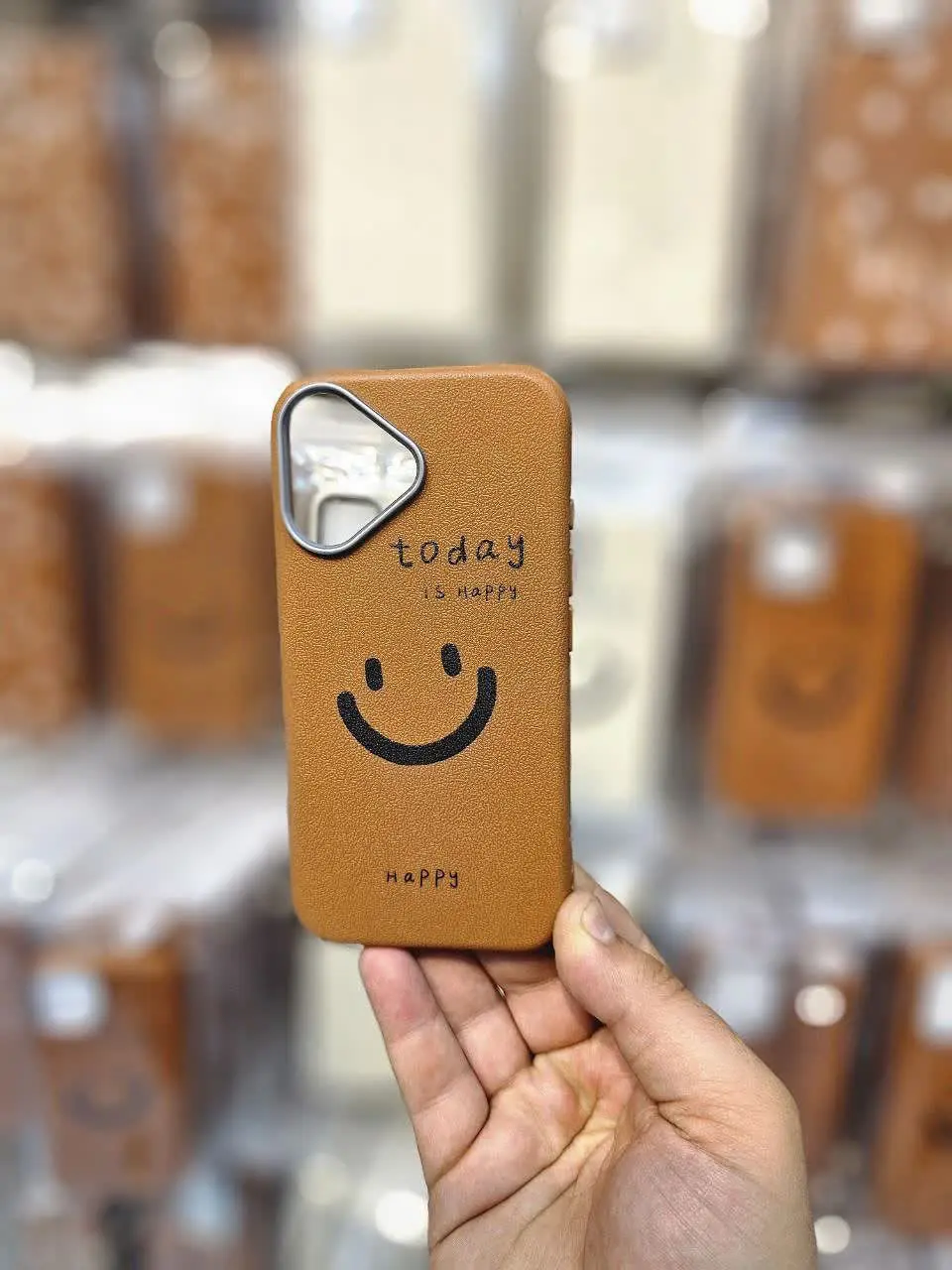 📱مدل قاب: قاب چرمی لدر کیس دور لنز و دکمه‌ها طرح تیتانیوم مات در ۶ طرح و رنگ مخصوص انواع #سامسونگ #شیائومی و #آیفون 
