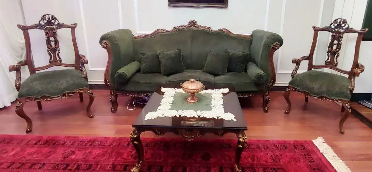 مبل کاملا سالم و تمیزن 
