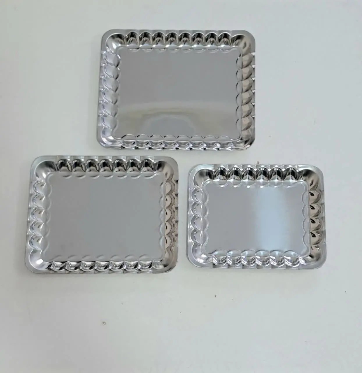 پذیرایی و سرو غذا و تنقلات...