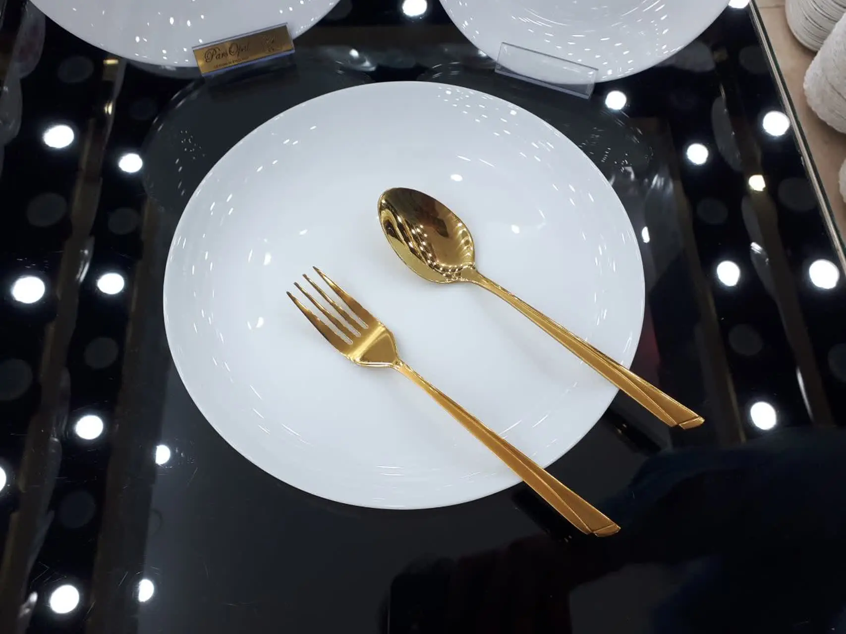 📌سرویس ۲۸ پارچه سفید پارس اوپال😍👆
