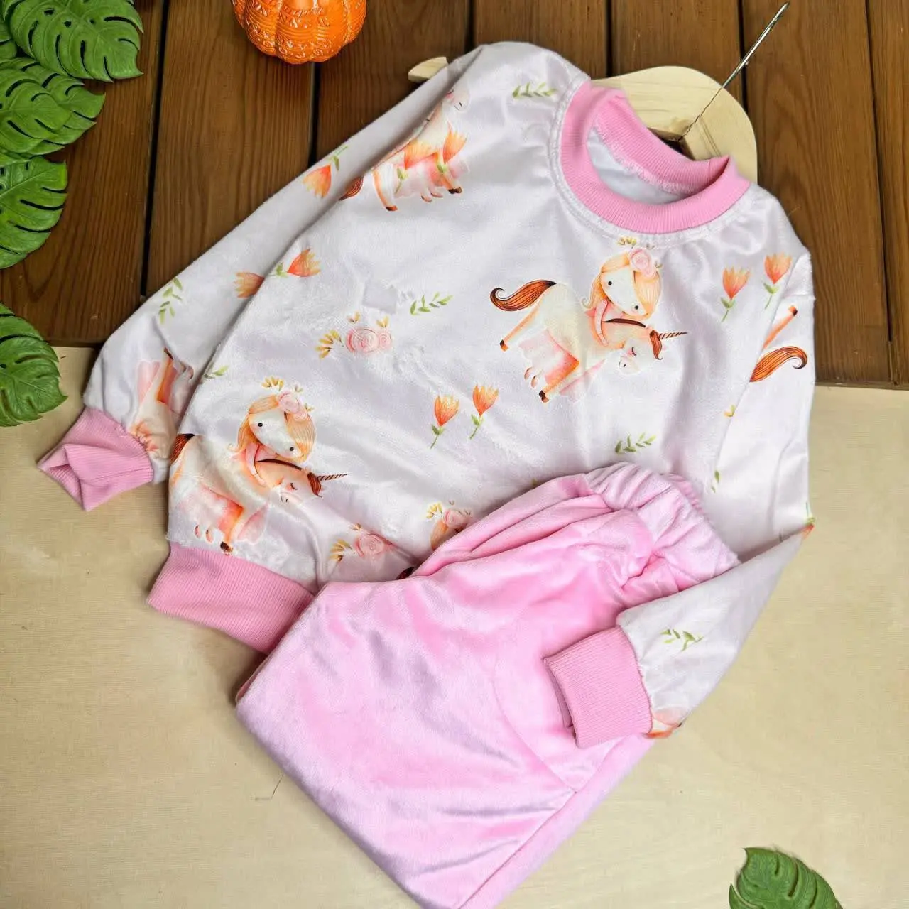 مخمل تک شاخ
