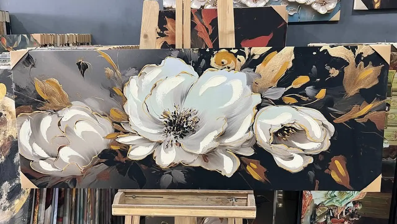 ترکیب رنگ سفید و مشکی همیشه جذابه
