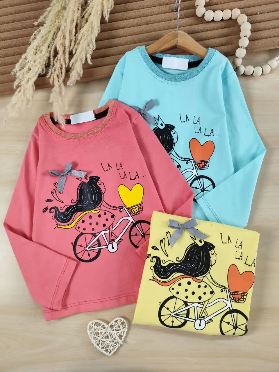 بلوز تک تاج و دوچرخه