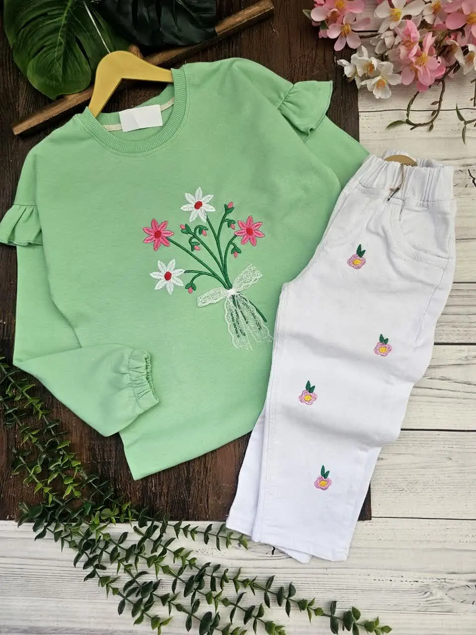 بلوز تک گلدوزی 
