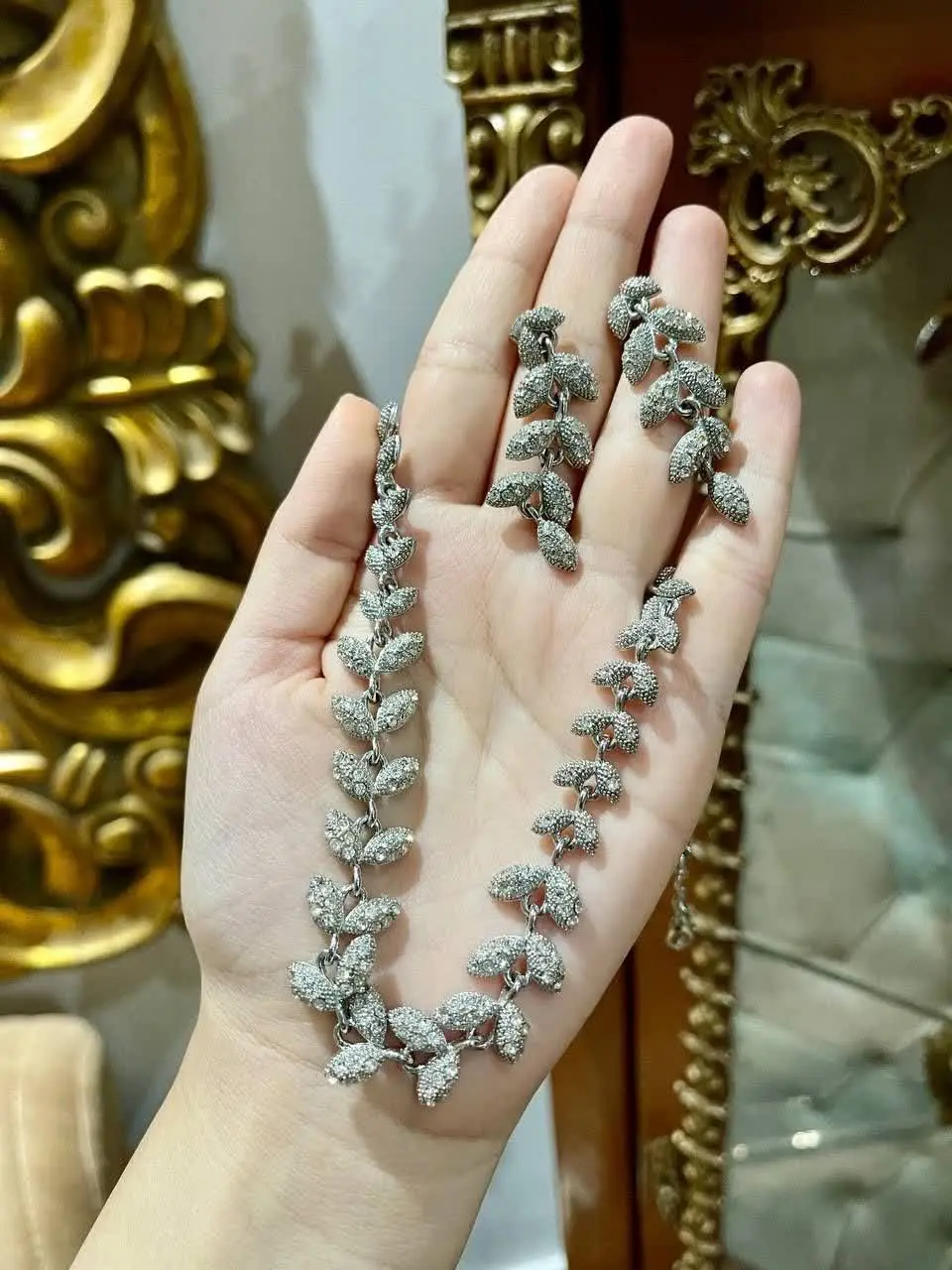 # سرویس جواهری نگیندار
