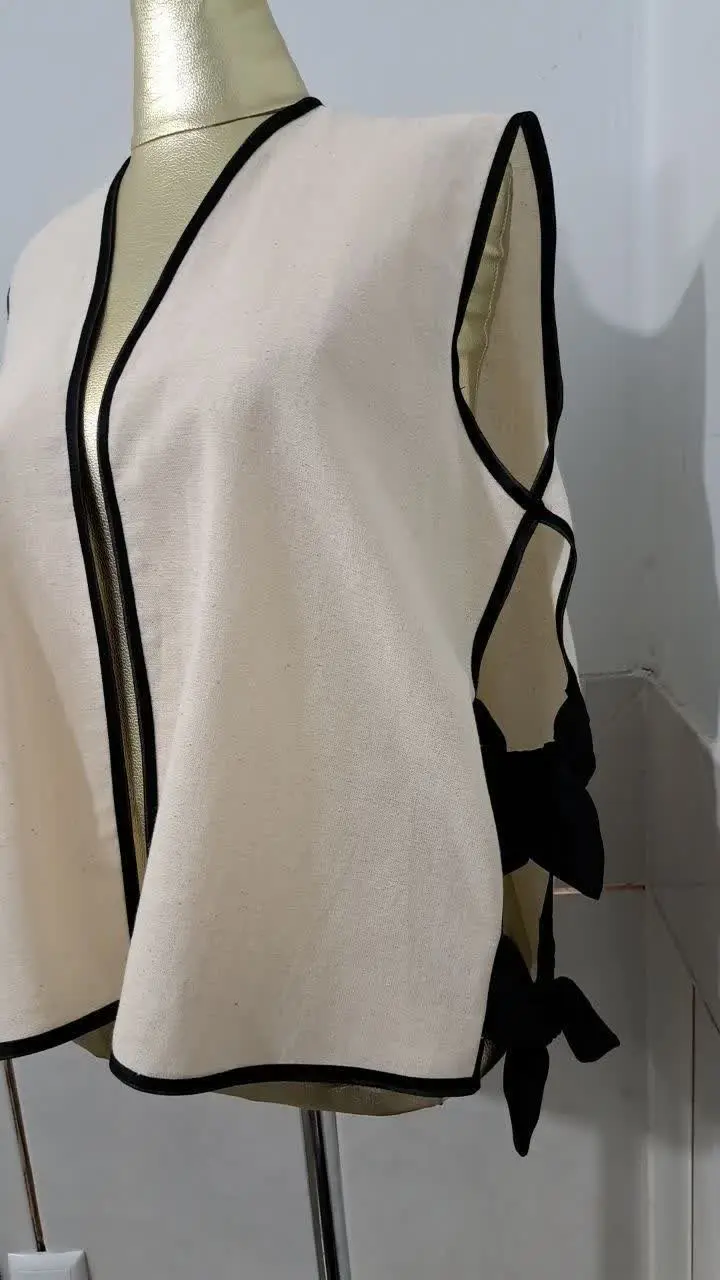 👚 نام: جلیقه پاپیونی
