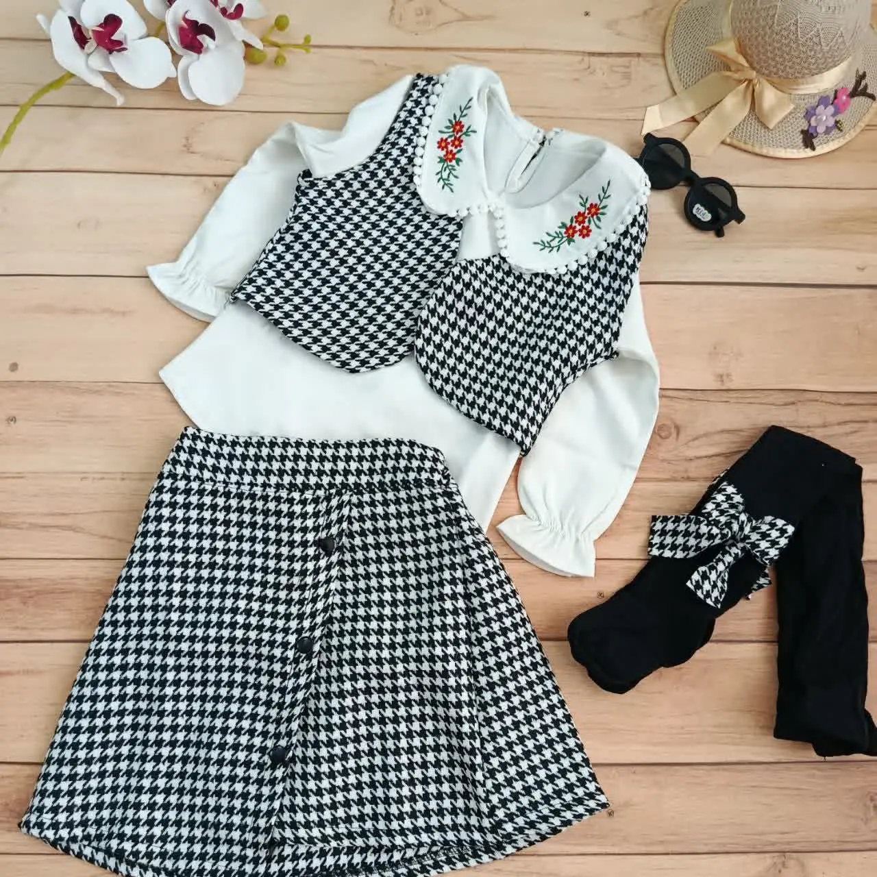 جلیقه و دامن پیر دوپل بسیار...