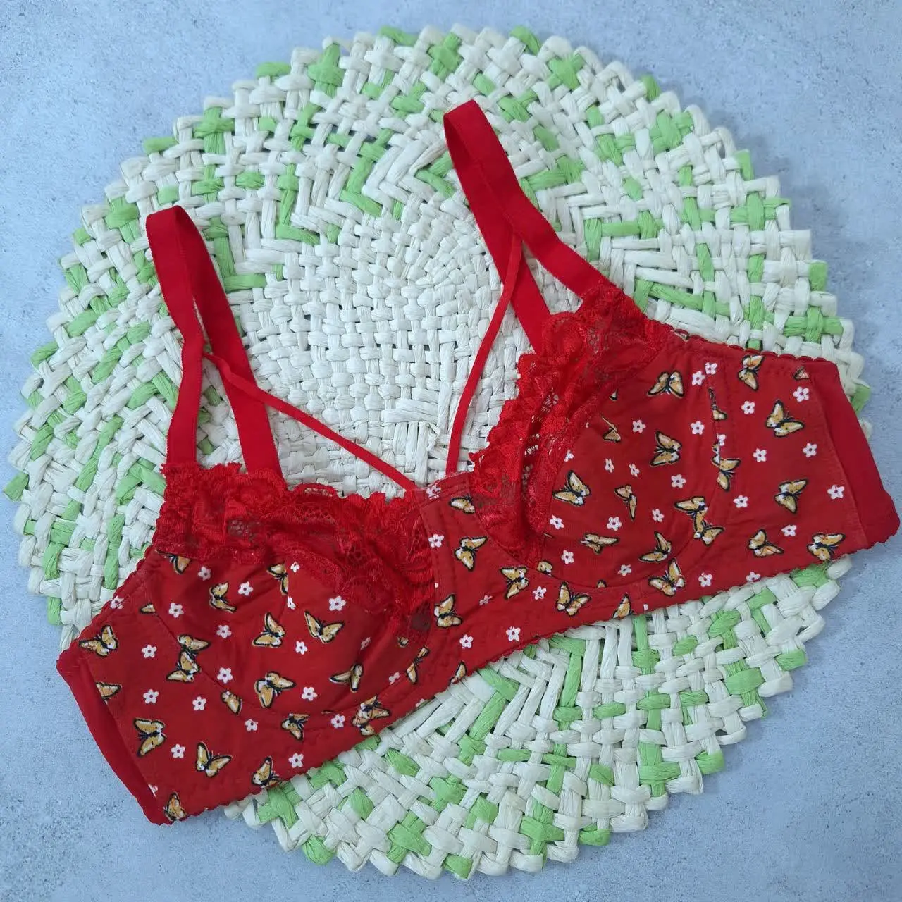 ☘ یه سوتین خوشگل با ایستایی...