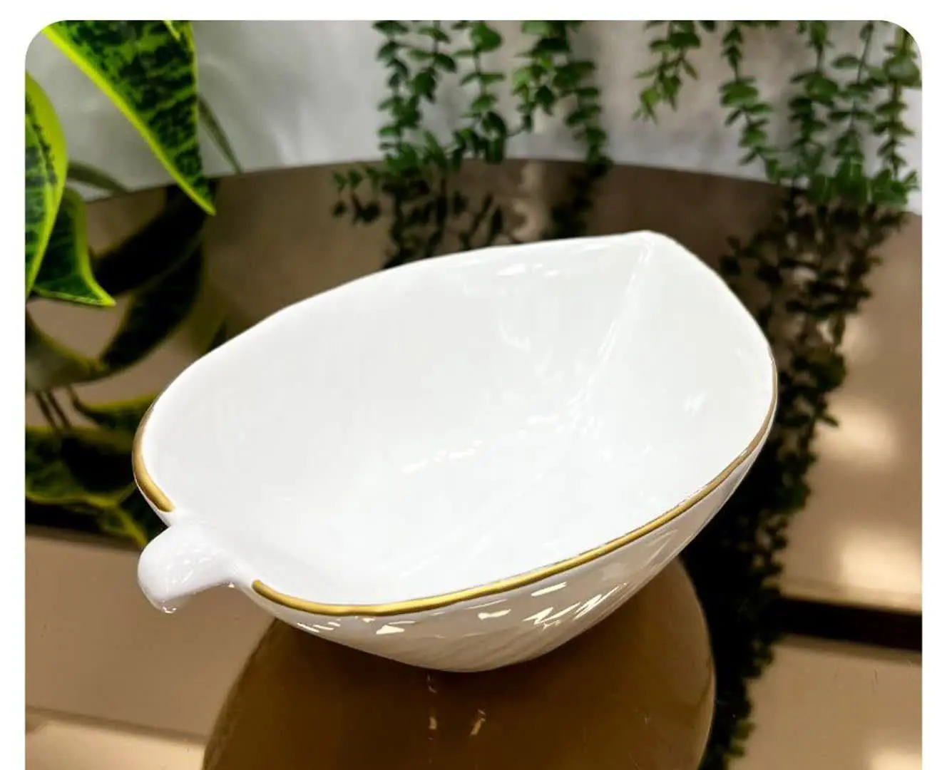 #کاسه برگ لب طلا 
