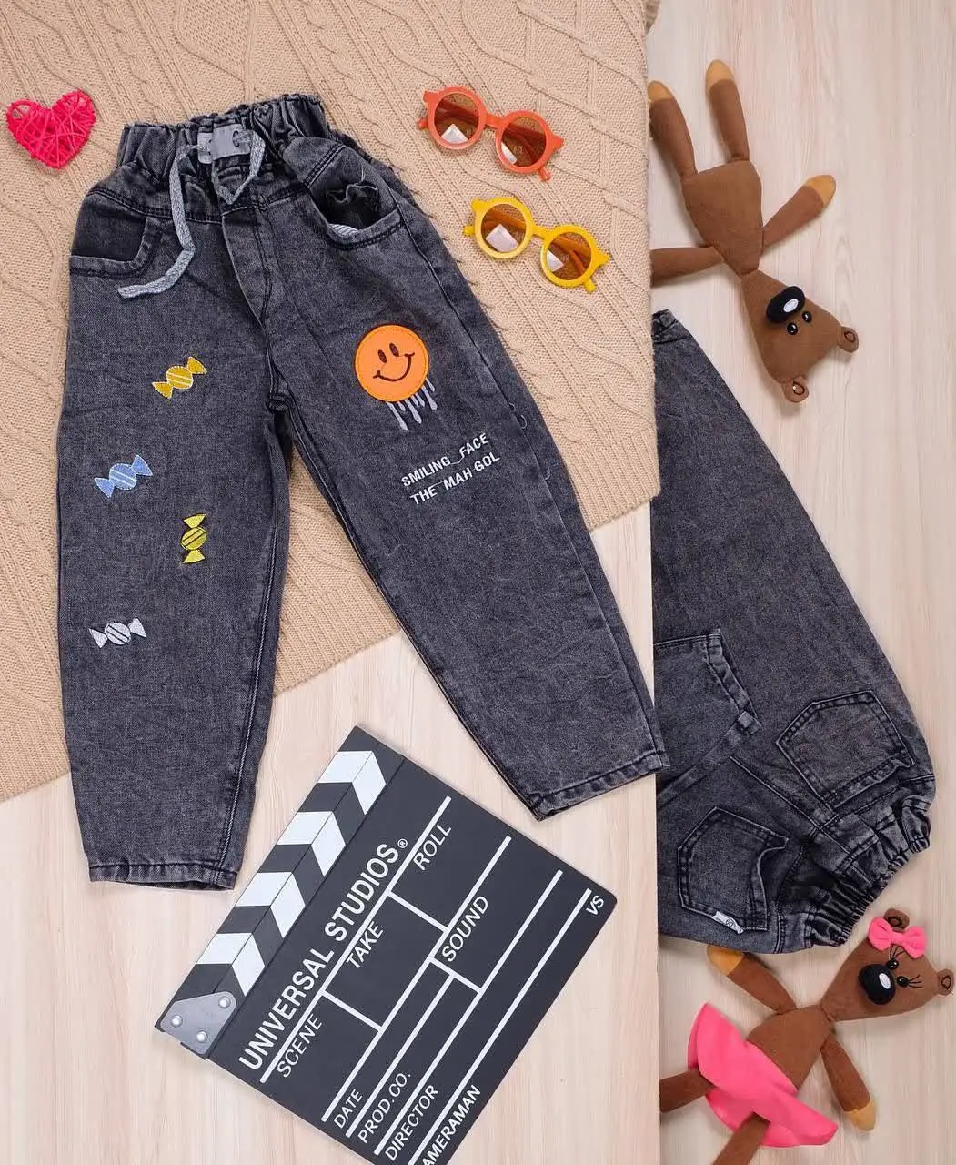 👫شلوار جین زغالی گلدوزی لبخند و آبنبات👫
