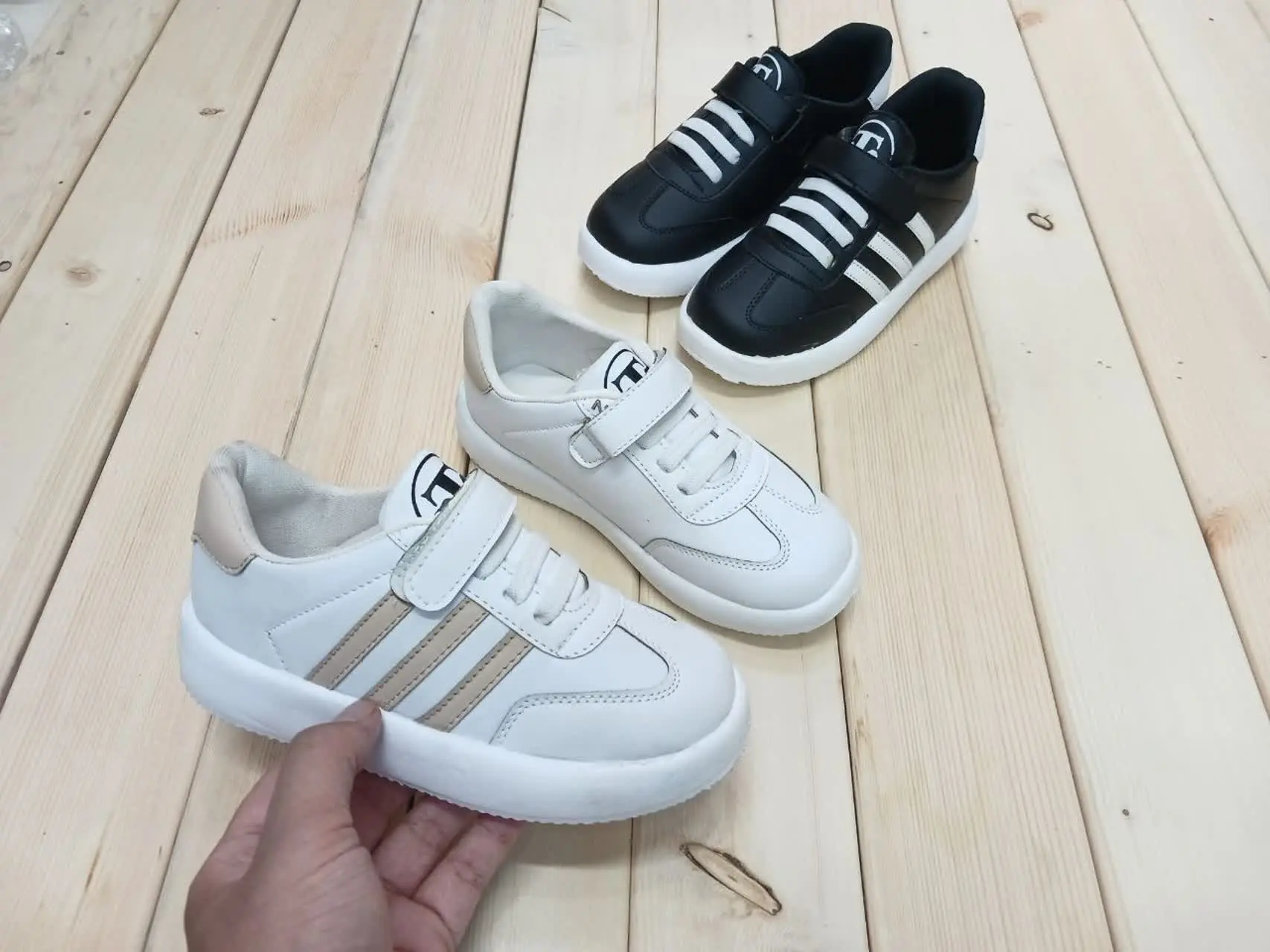 ونس ادیداس ۳ خط 🖇
