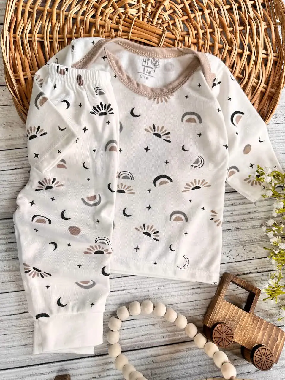 بلوز شلوار طرح طلوع خورشید شیری نوزادی و کودک کد ۱۷۳۱۷۴ 
