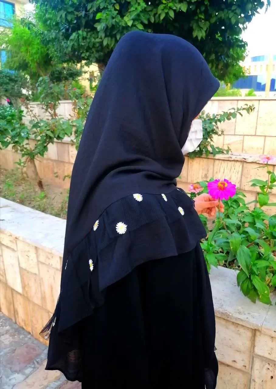 روسری‌های مشکی با تورهای زیبا شارژ شد. 
