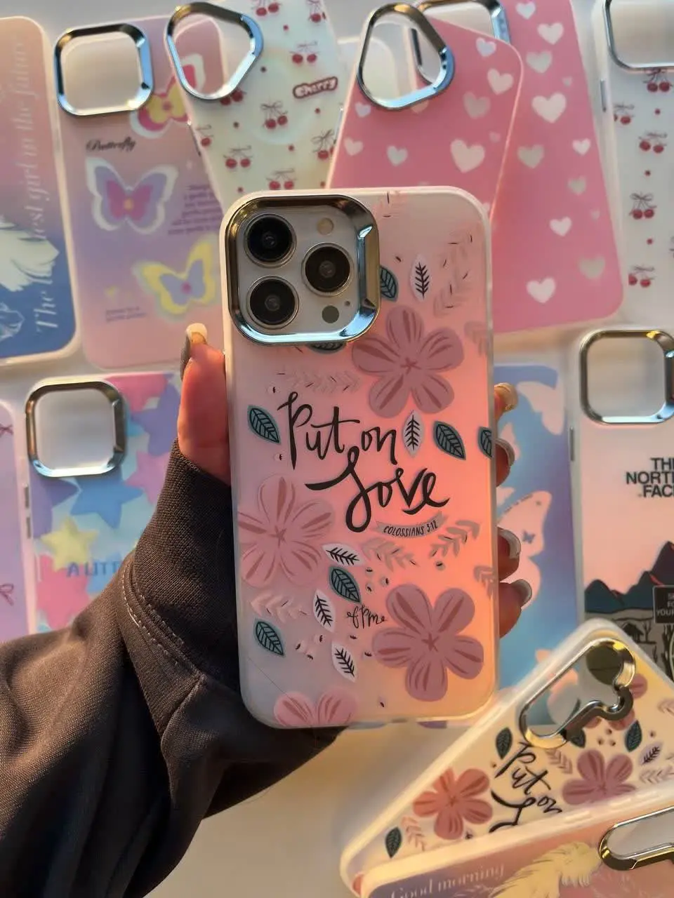 قاب طرحدار هولوگرامی متال فوق العاده زیبا مخصوص انواع #سامسونگ #شیائومی و #آیفون 
