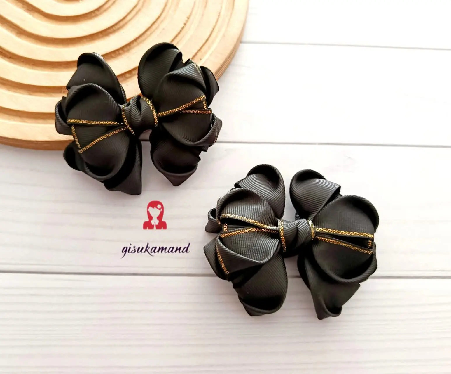 گلسر پفکی لب زری مشکی😍