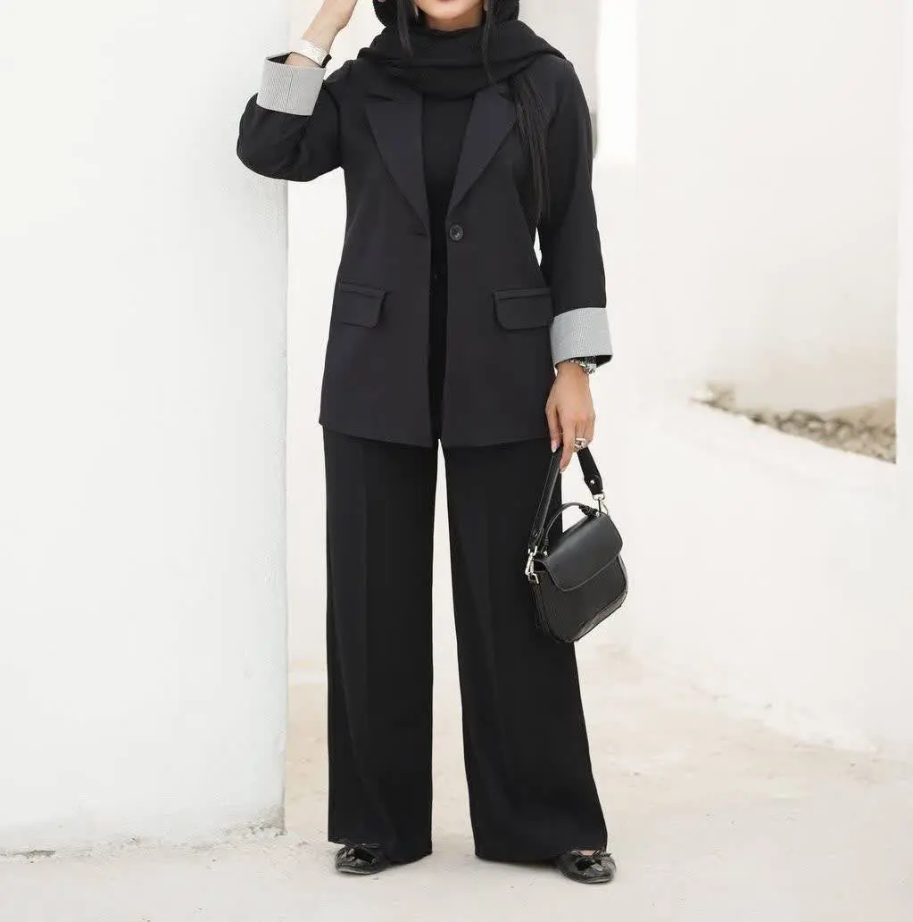 اینم از اون مانتوو کتیااا ترند و کاربردی که از واجباته برای همه🖤
