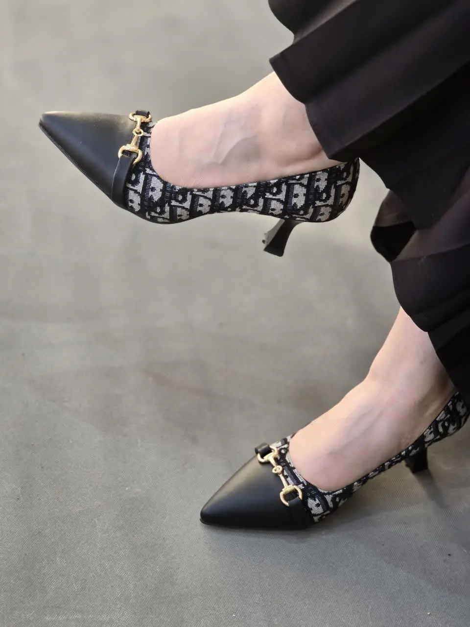 دیور جذاب و خفن
