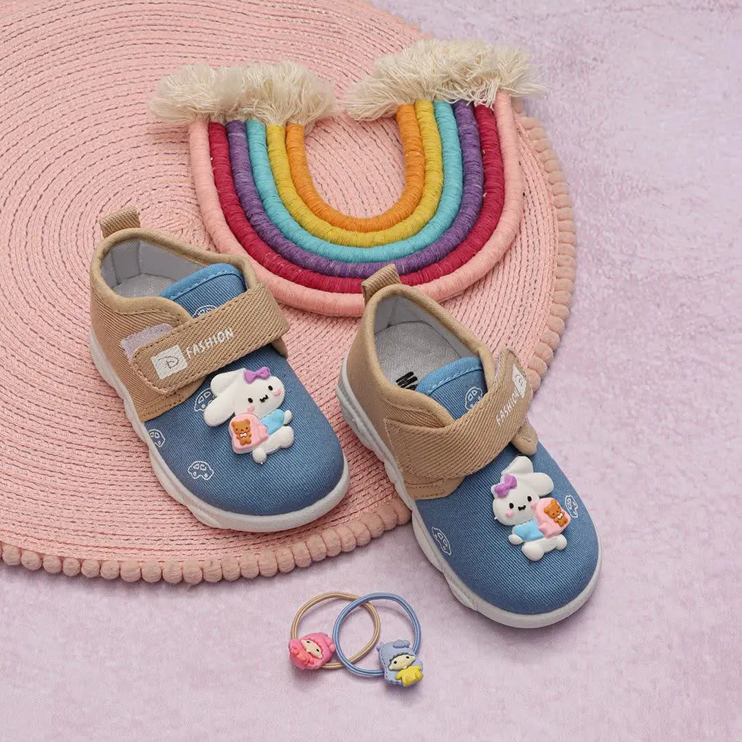 کفش جغجغه‌ای بچگانه
