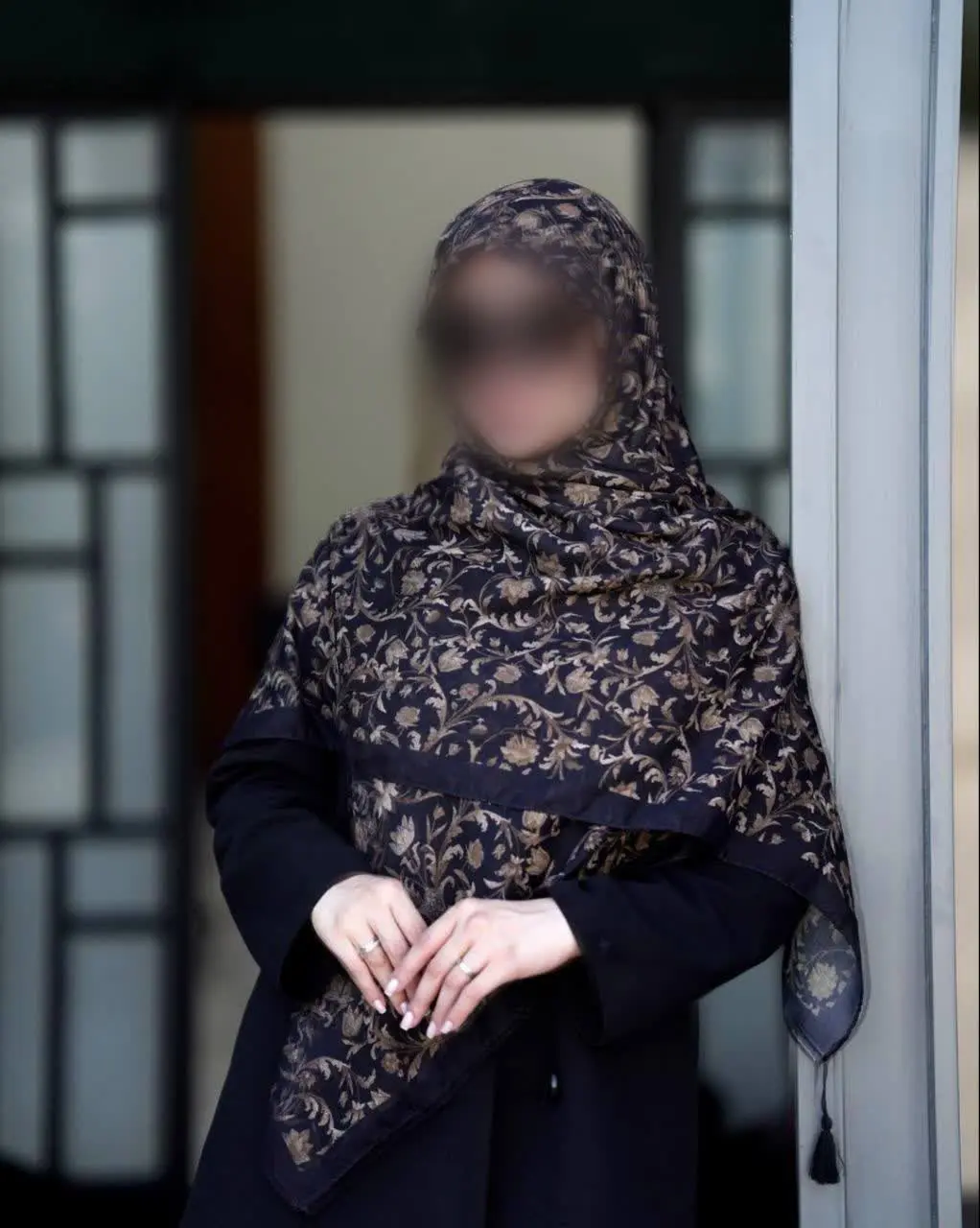 روسری نخی منگوله دار
