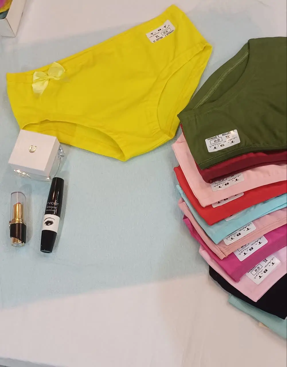 شورت نخی کش پهن و کش باریک
