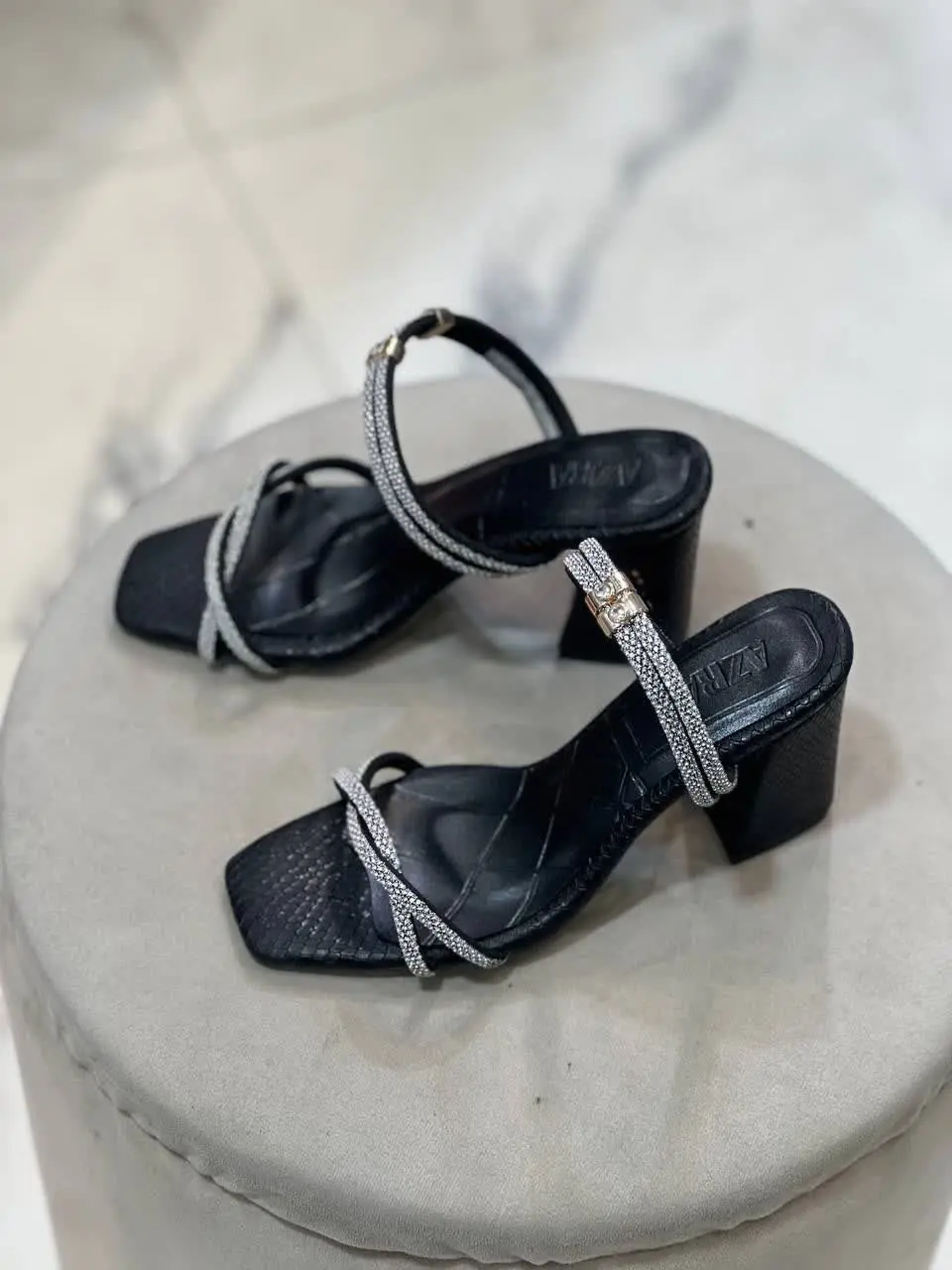 سایز ۳۸ ۳۸ ۳۷ 
