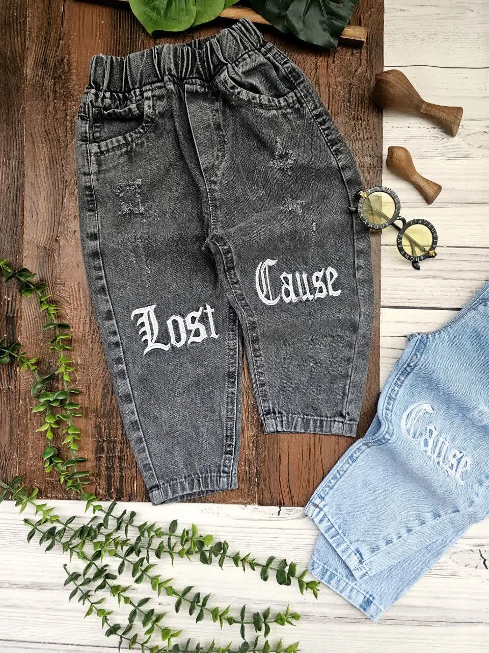 شلوار جین پسرانه گلدوزی
