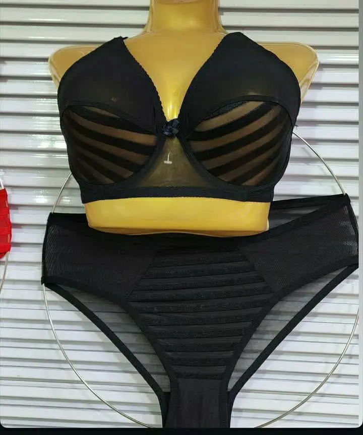 اشاره‌ی مستقیم👇نمیکنما
