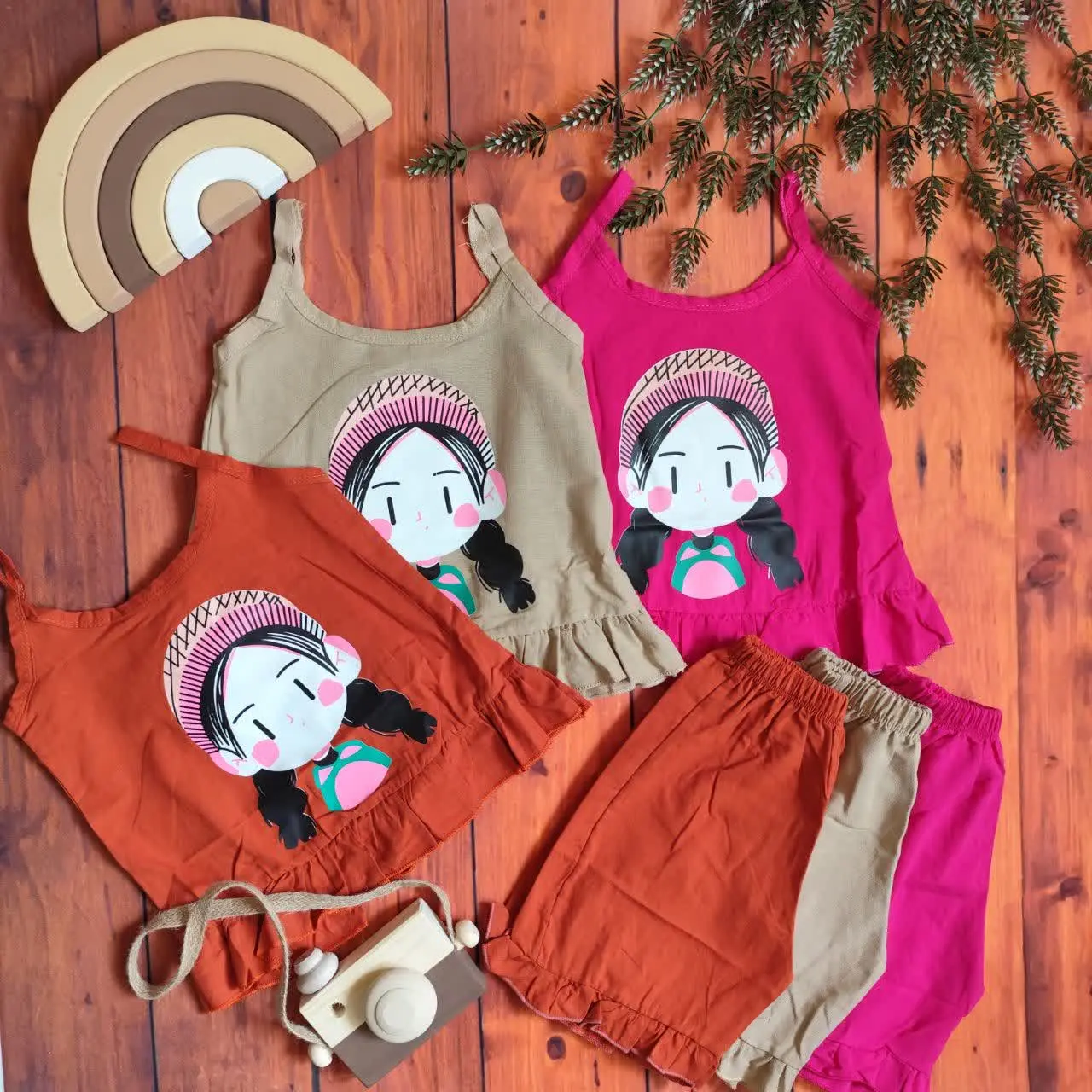 😍ست تاپ وشلوارک طرح دخترک، جنس لنین با کیفیت عاااالی 🤌 
