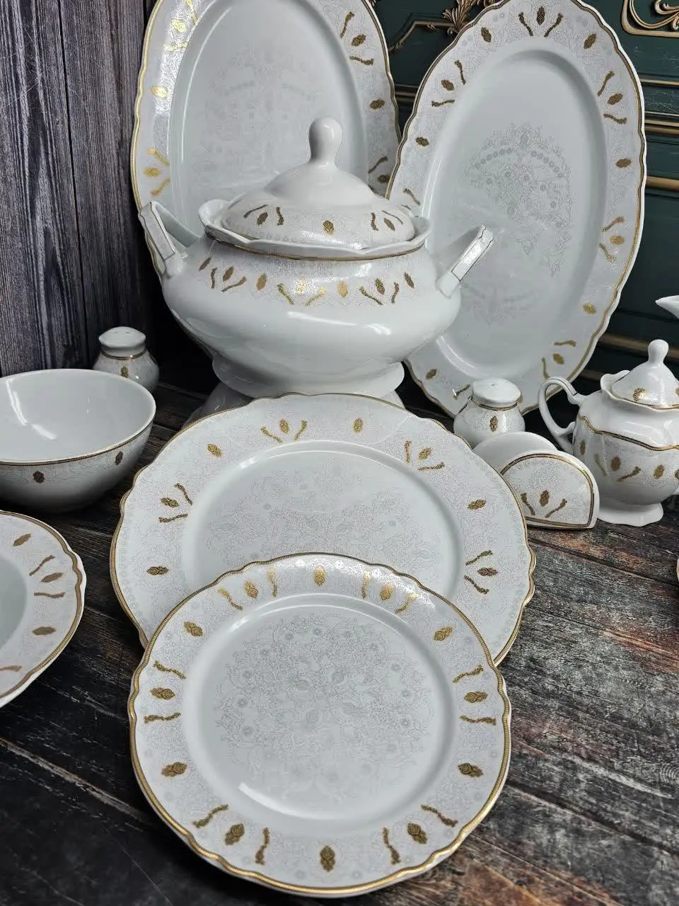 سرویس ۱۰۲ و ۳۰ پارچه چینی پردیس 
