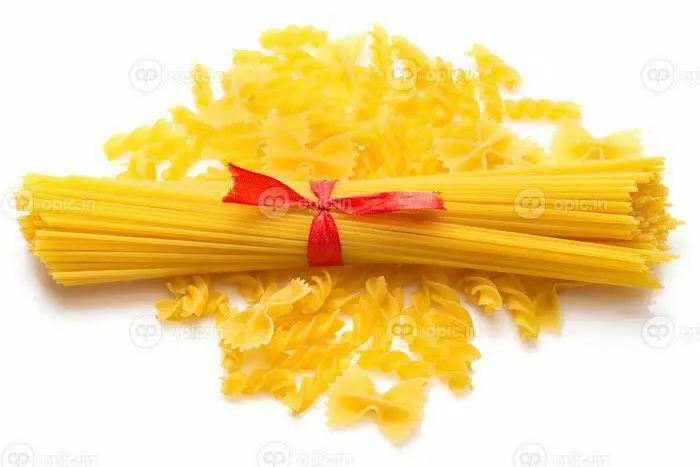 ماکارونی ۷۰۰ گرم رشته ای