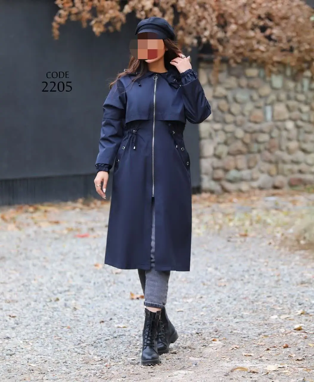 یقه کار دو مدله، هم ساده و هم با گت جمع و ایستاده و حالت عروسکی میشود 
