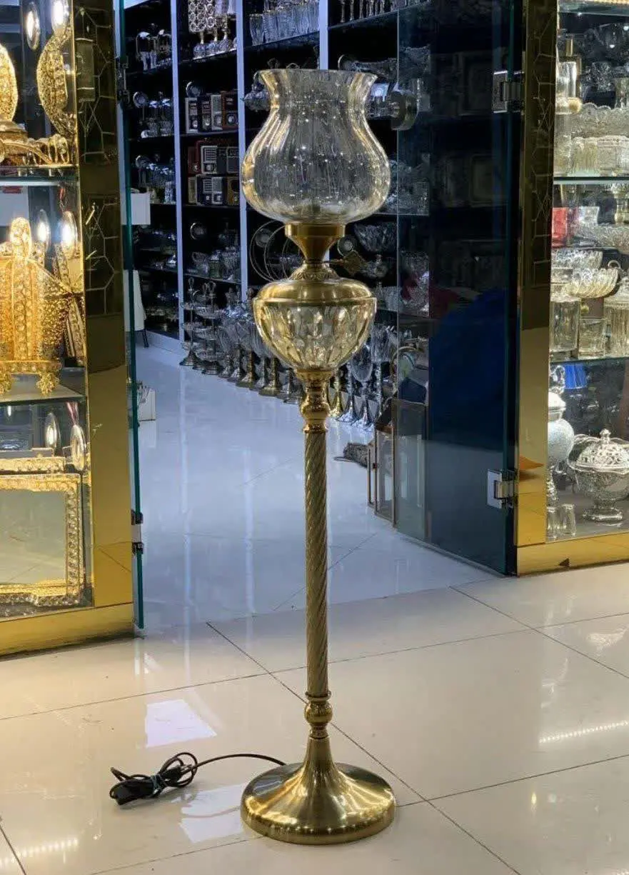 آباژور کنار سالنی 
