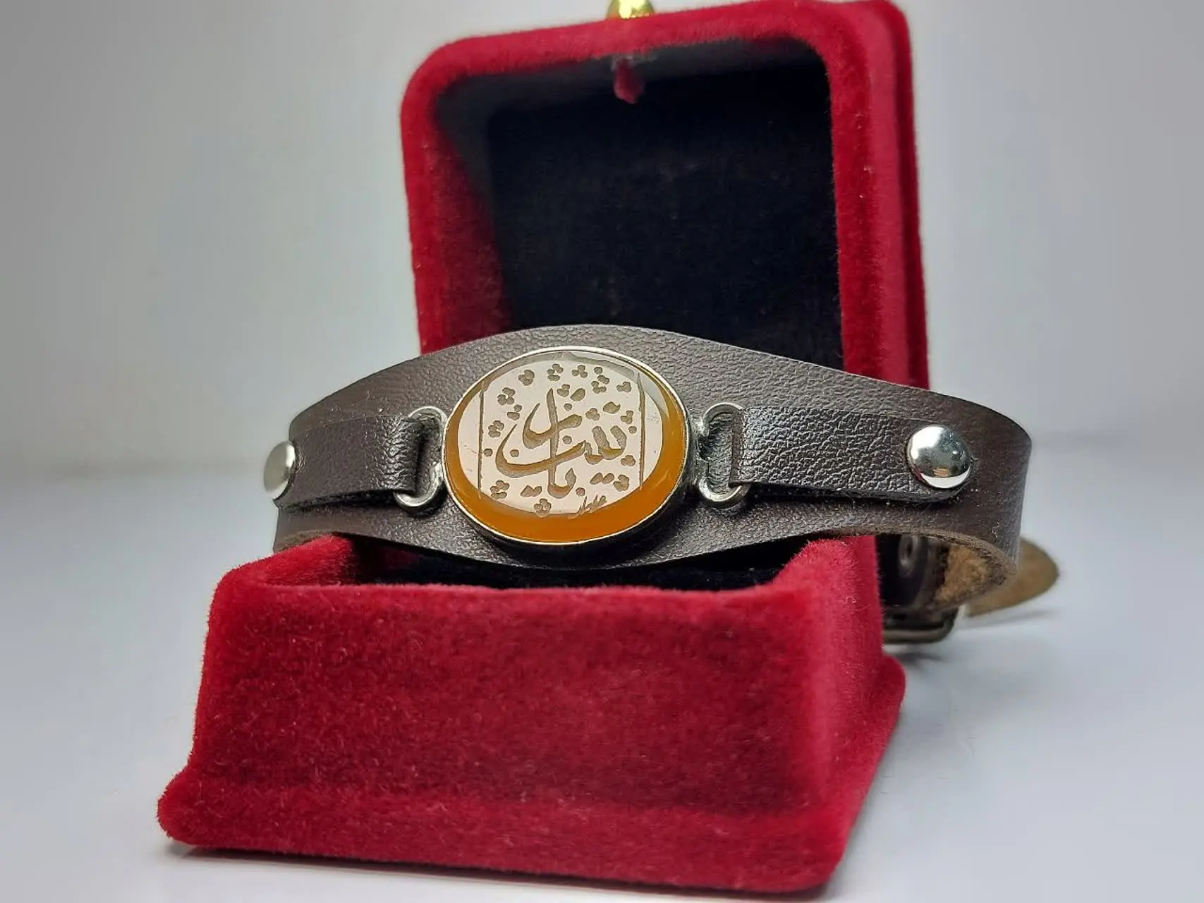 #دستبند #هیئتی چرم طبیعی با سنگ عقیق خطی یا زینب
