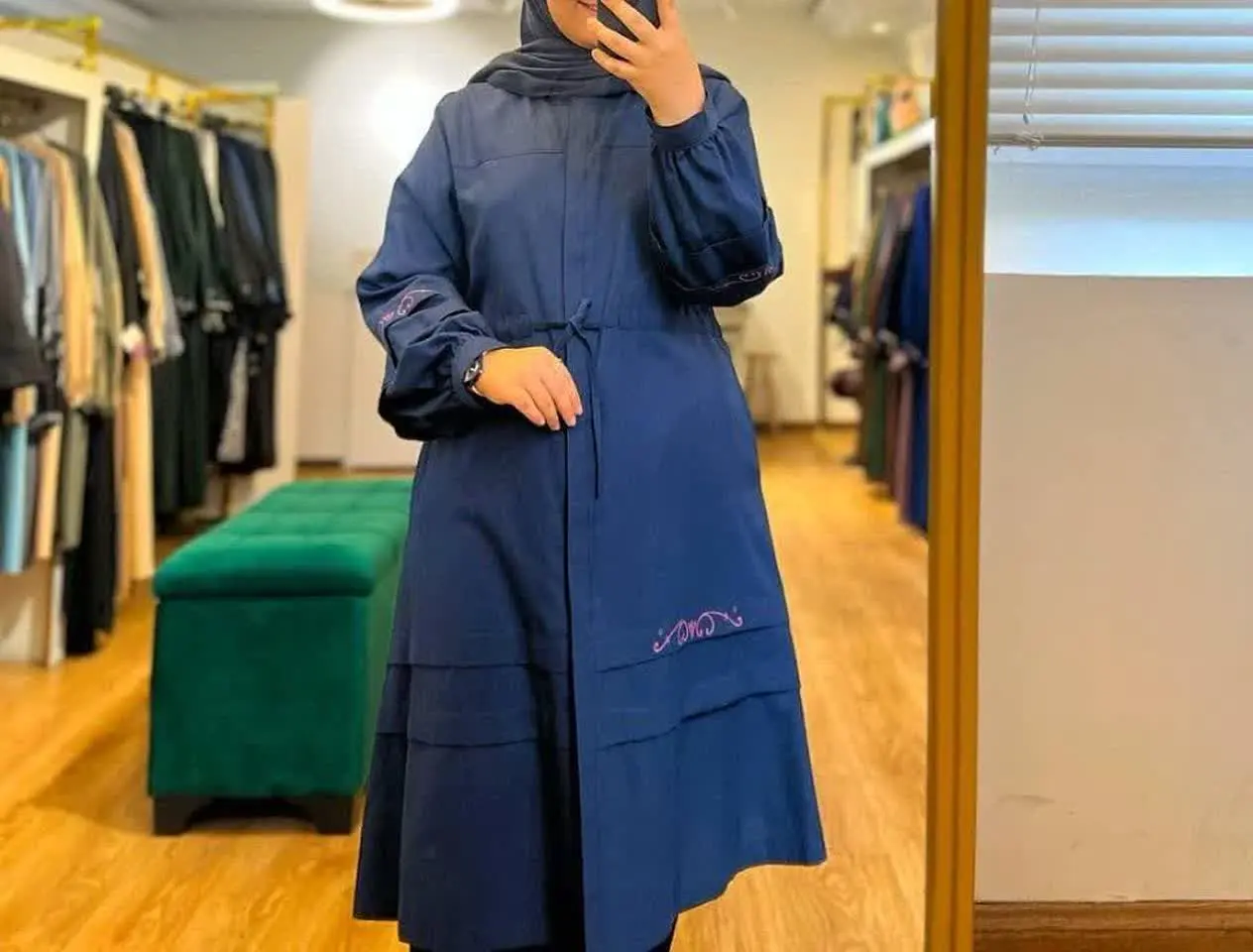 • راستی! قد مانتو مسرور ۱۰۵...