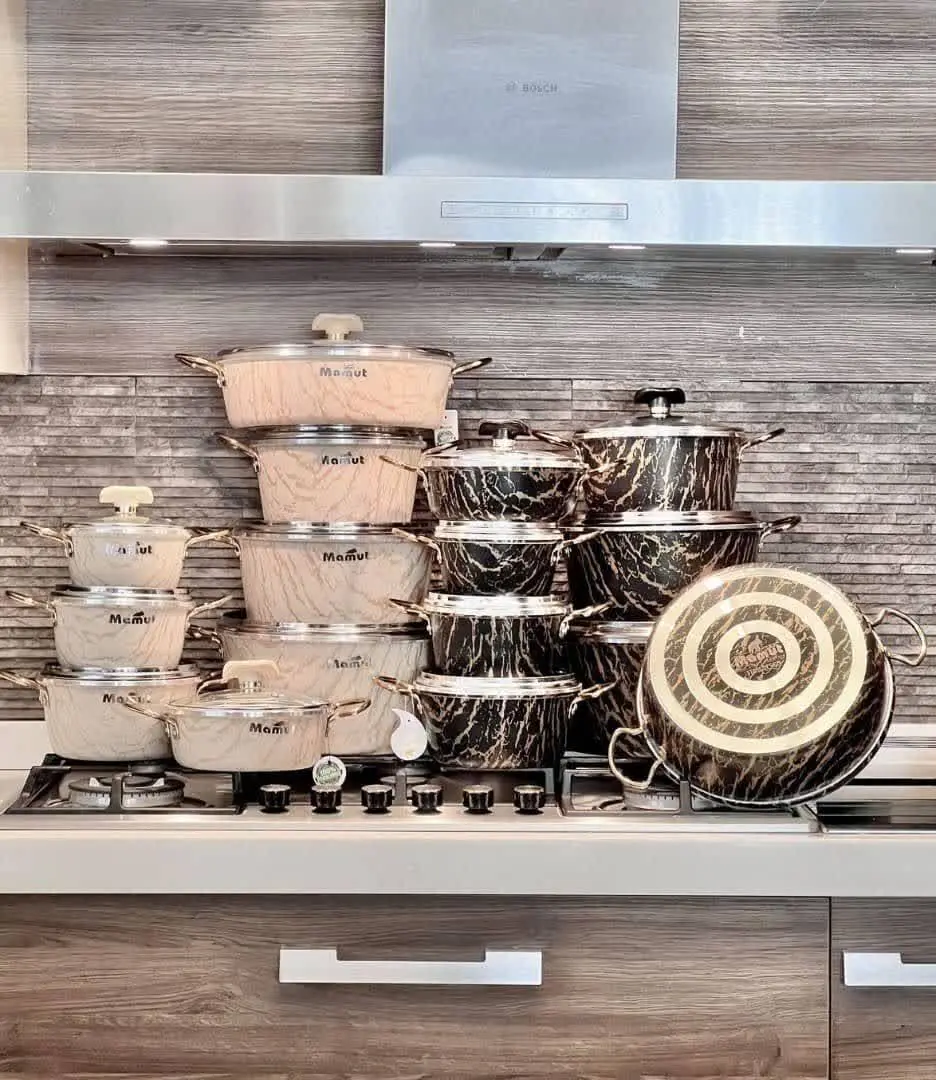 📌سرویس ۱۹پارچه طرح سنگ با پیش بند هدیه رسید😍👆
