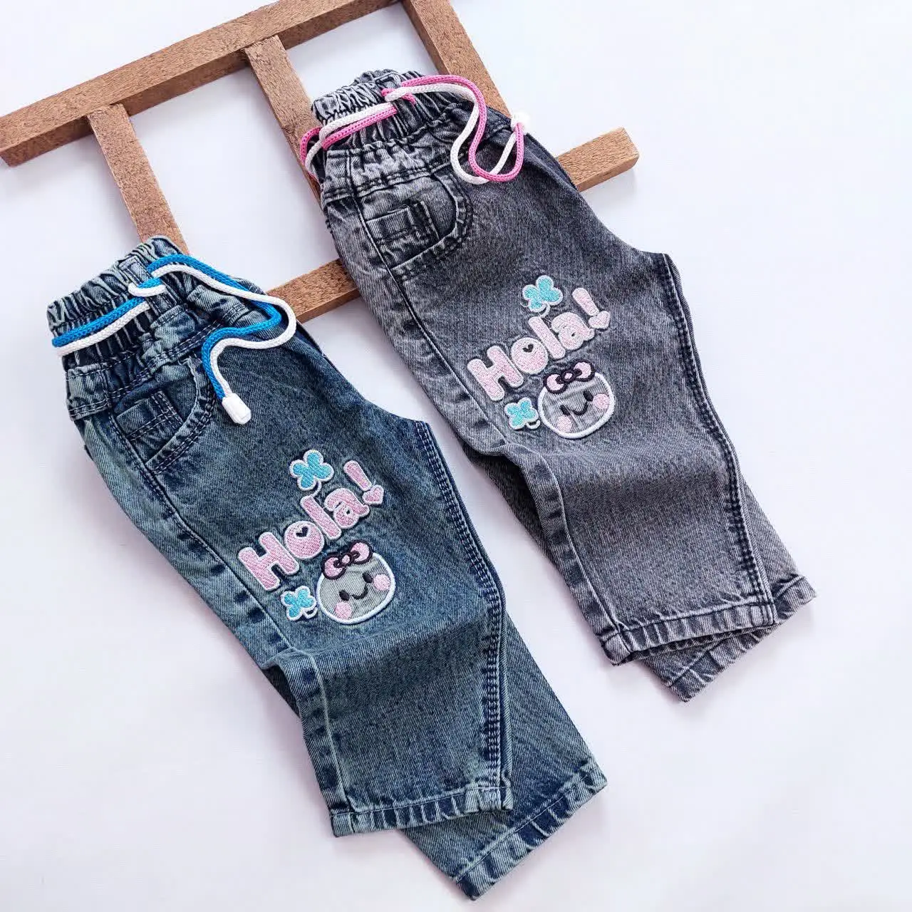 شلوار جین دخترانه‌ی! hola 😍
