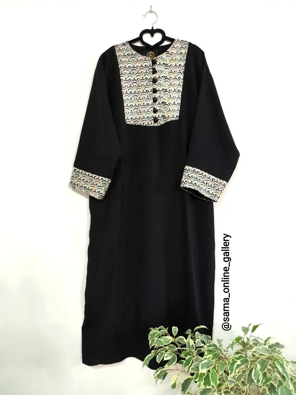 😍این مدل مانتو برای مامان‌های باردار و شیرده هم مناسب چون در قسمت پیش سینه پنج تا دکمه داره و قواره دار هست
