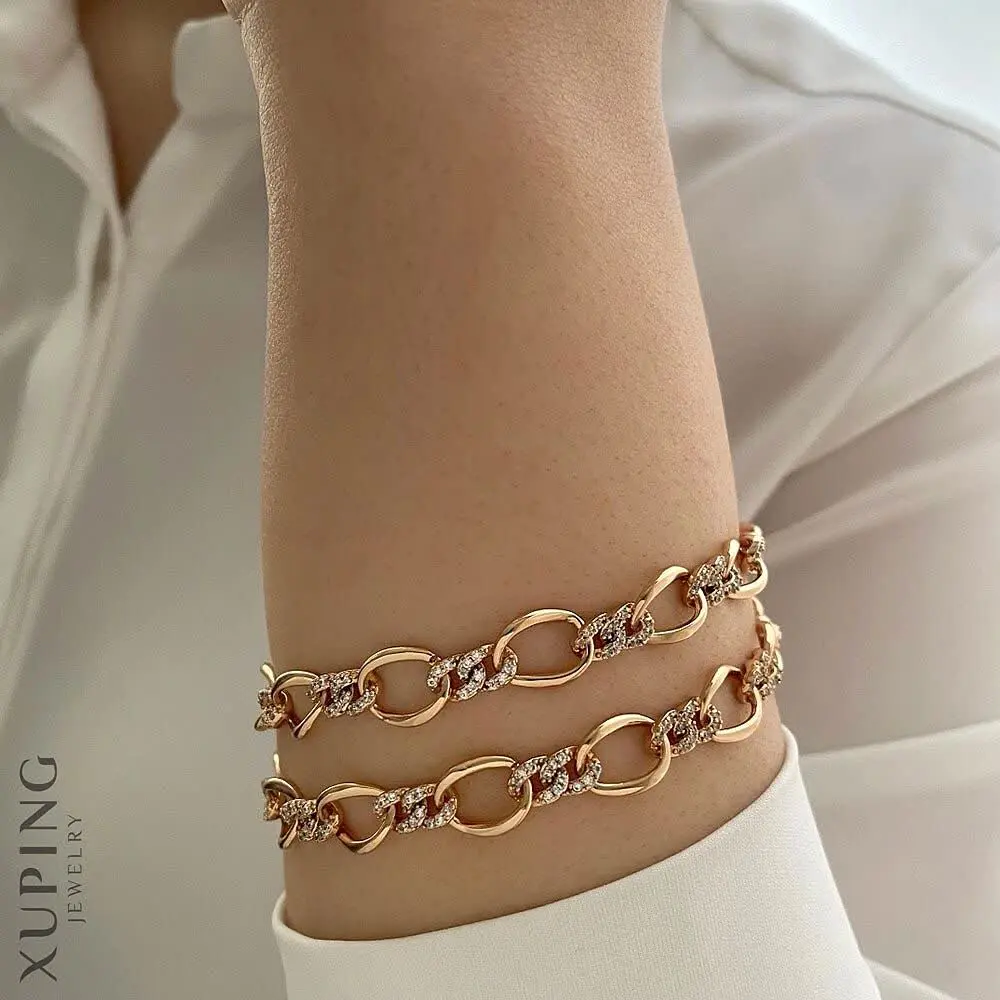 #دستبند نگین‌دار طرح طلا
