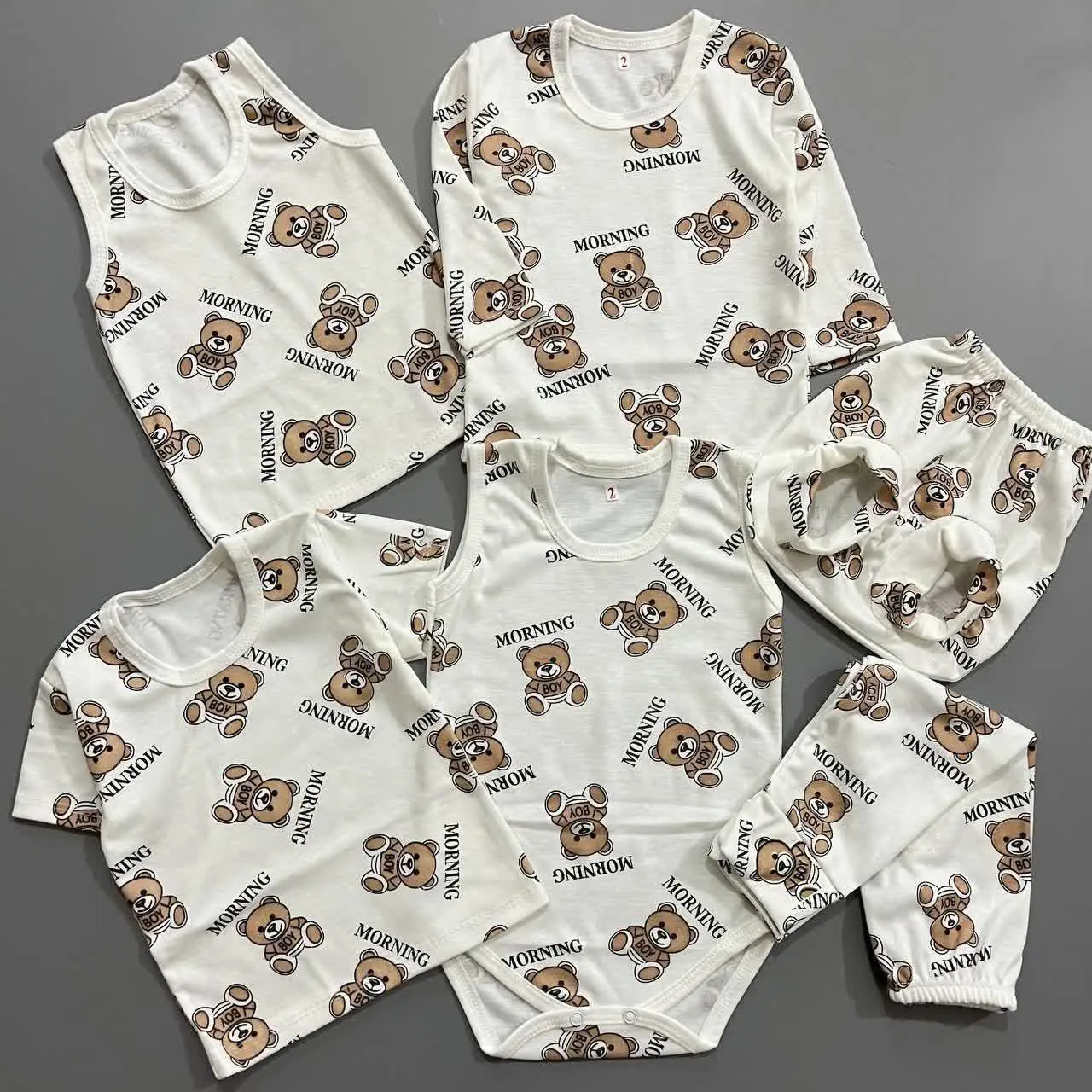 سرویس باز طرح موسچینو سفید ۱، ۲، ۳😍
