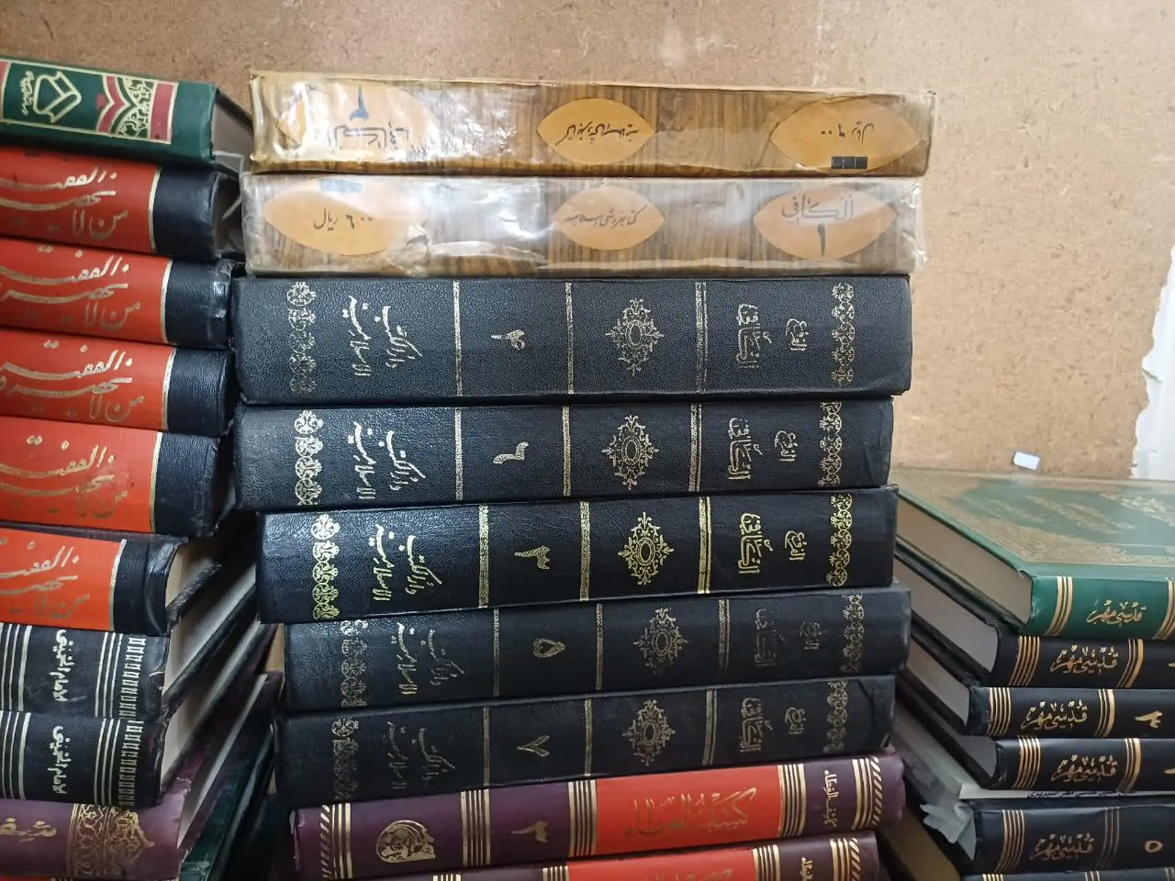 📚کتاب بسیار نفیس الکافی به جز روضه، ۷ جلد 
