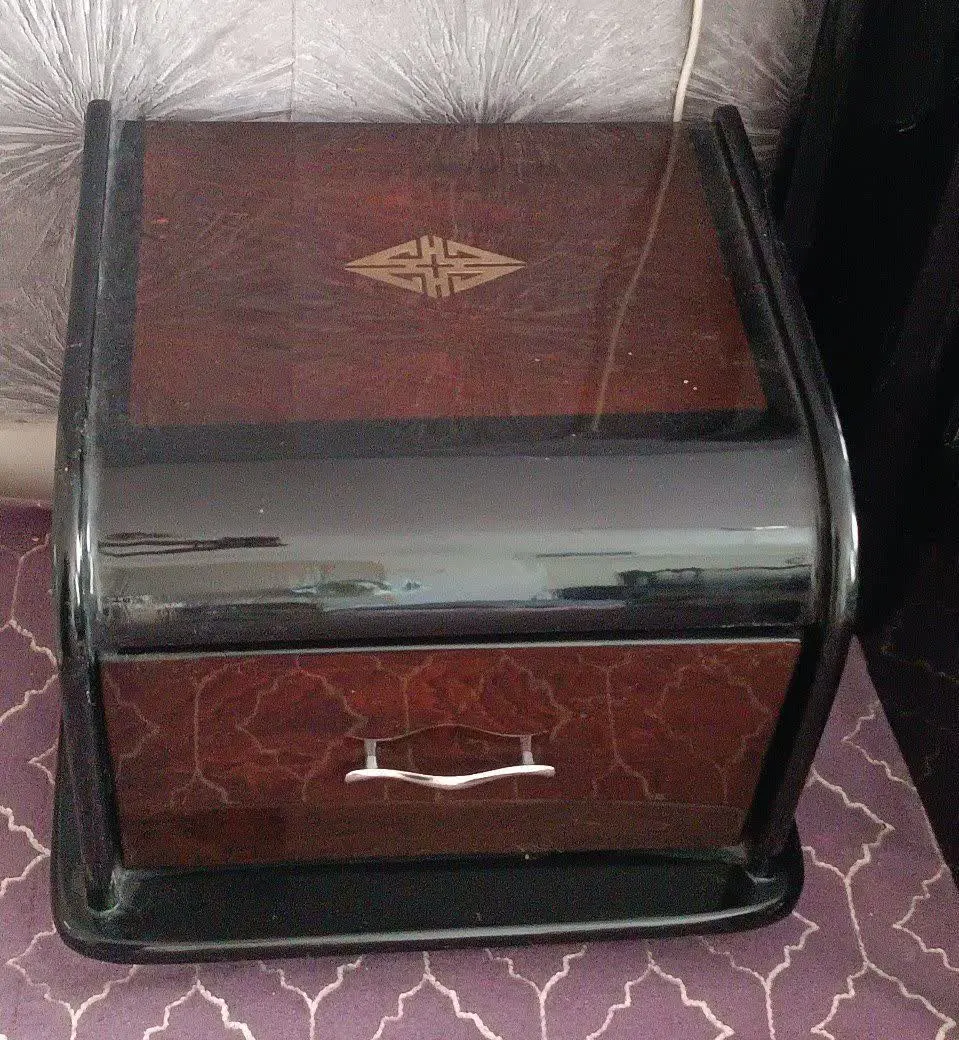 تخت و میز ارایش