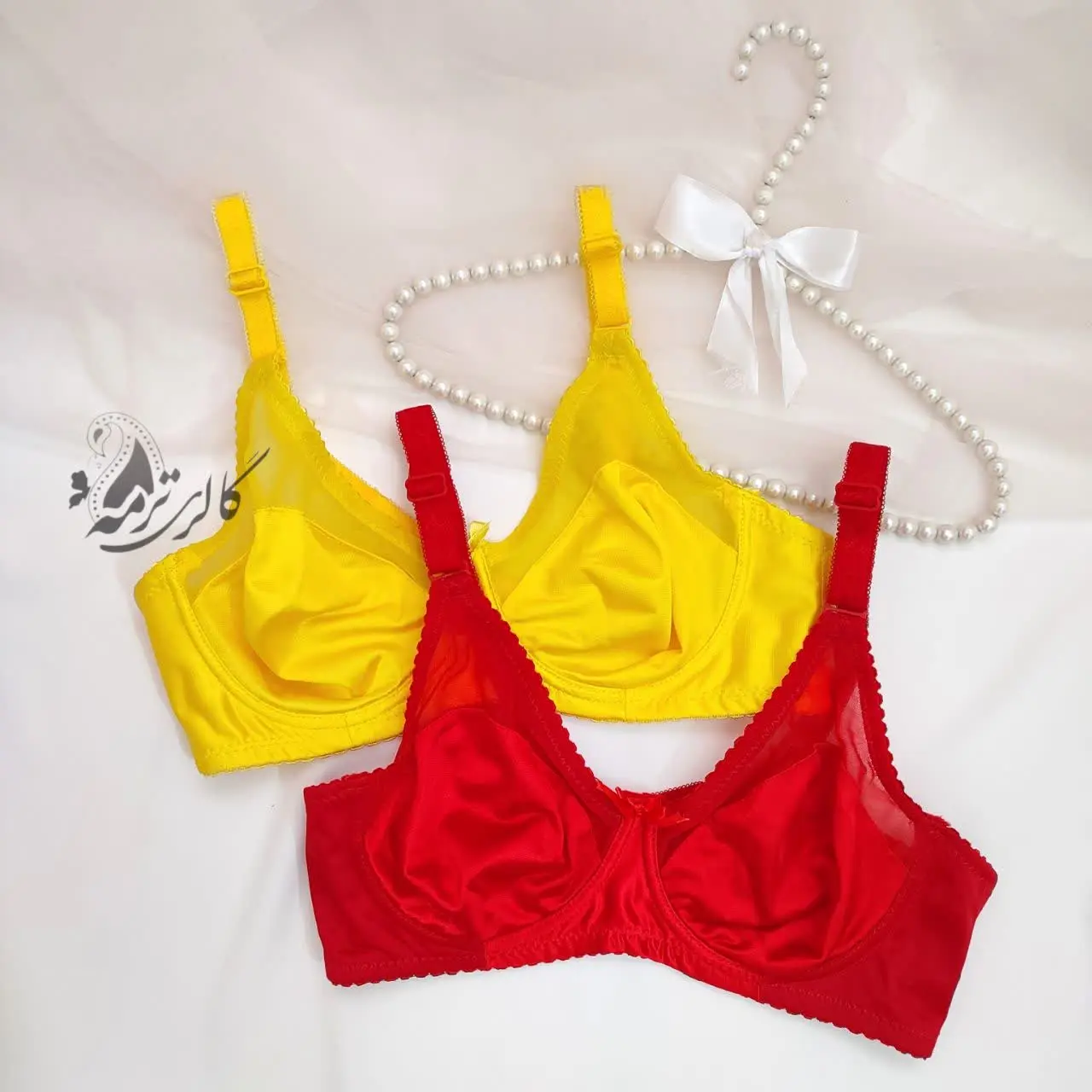 سوتین پرسی بدون درز و دوخت‌، مناسب برای زیر لباس‌هایی که دوست ندارید خط دوخت سوتین مشخص باشه 😊
