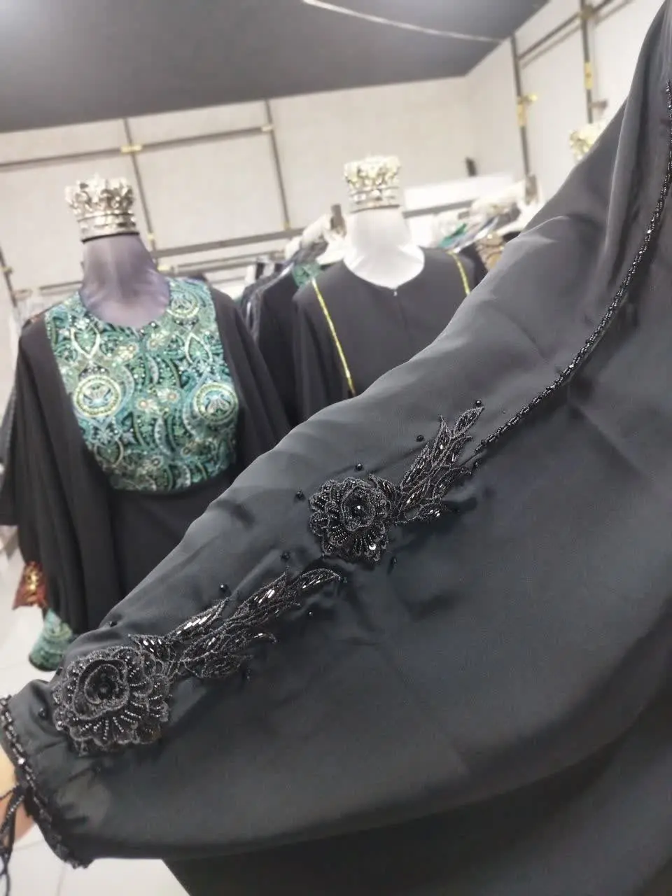 رونمایی از چادر جده جواهردوزی شکوفه 
