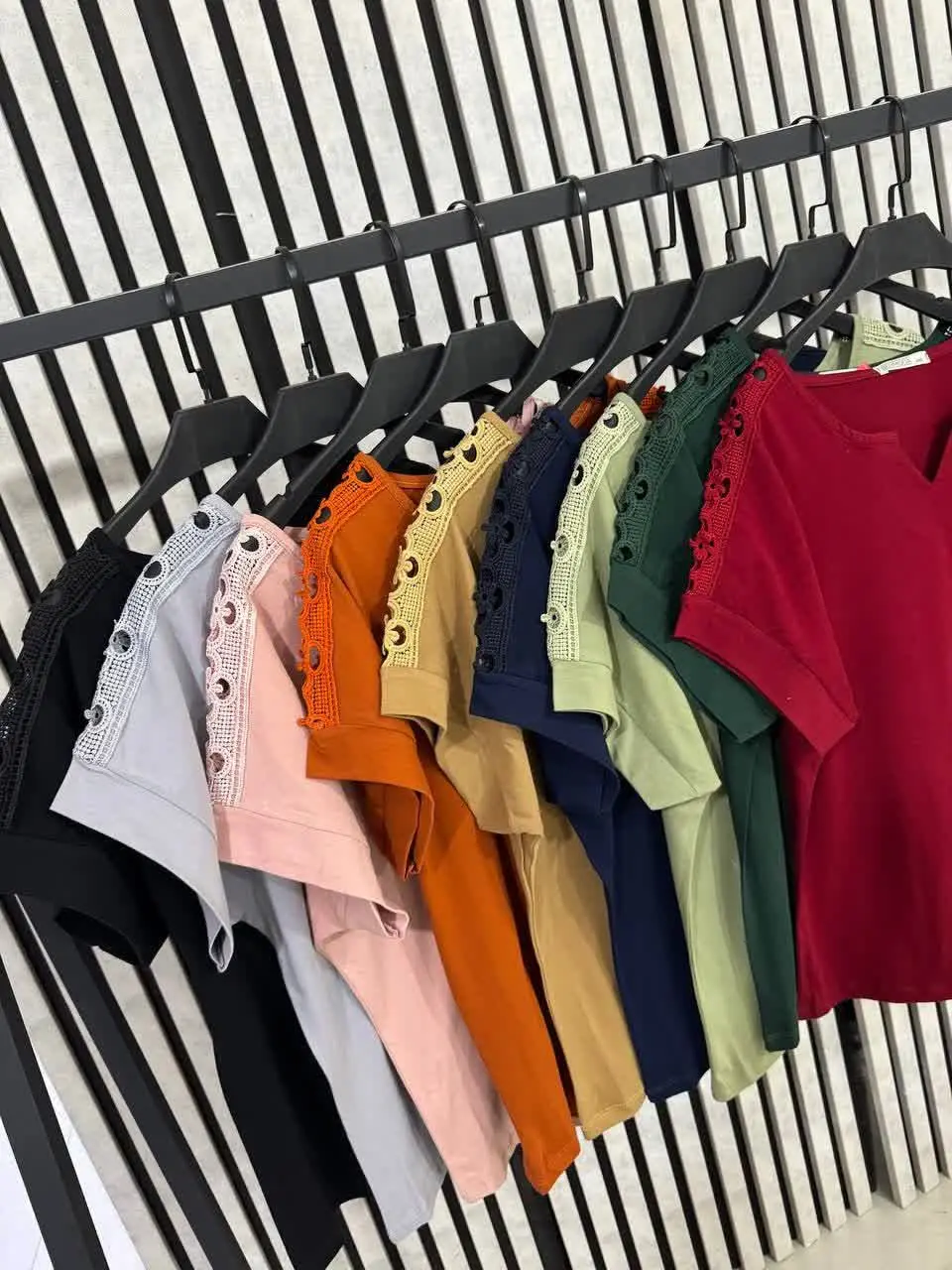 از تیشرت های سرشانه گیپور