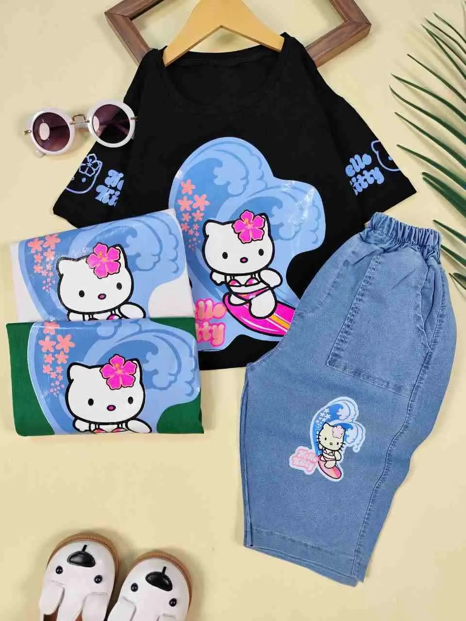 تیشرت شلوارک کیتی موج سوار 
