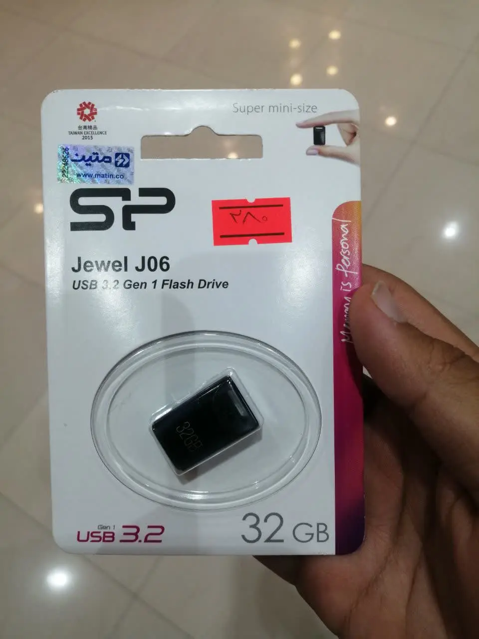 فلش ۳۲گیگ سیلیکون پاور
