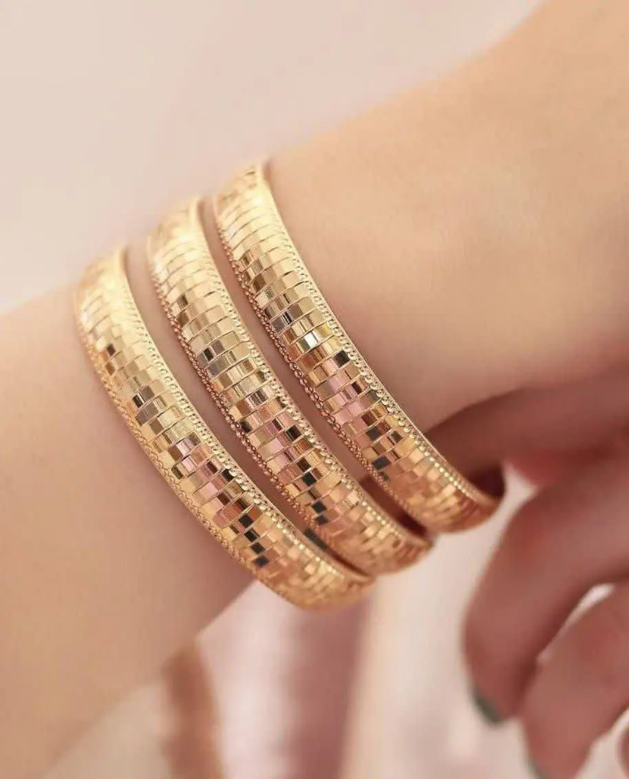 💫ملکه النگوهای طلاروس 😍🔥🤩🤩🤩
