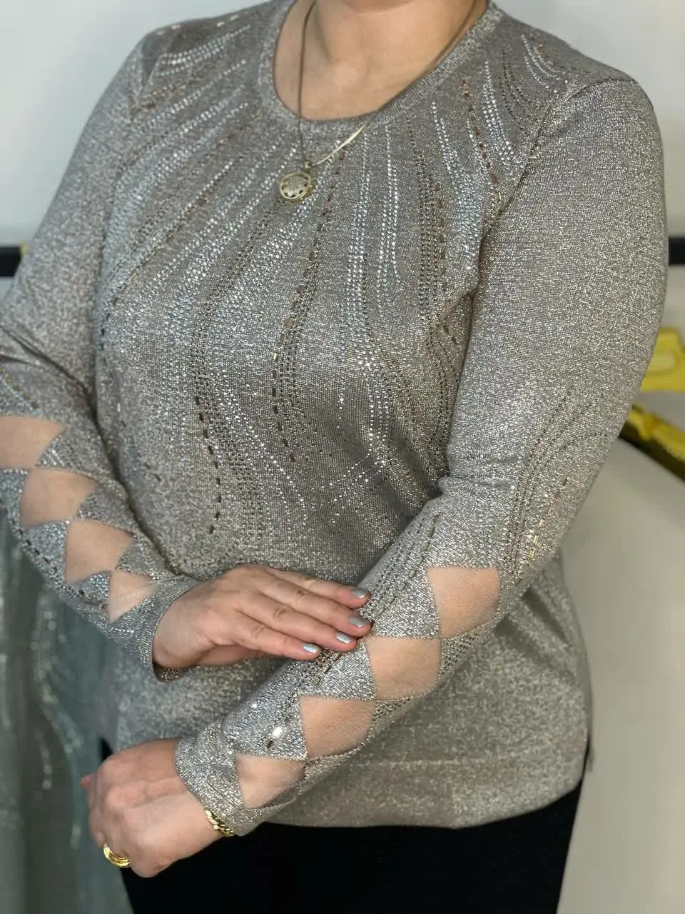 بلوز مجلسی جنس کار لمه از برند ترکیه یه کاربسیار عالی وزیبا❤️
